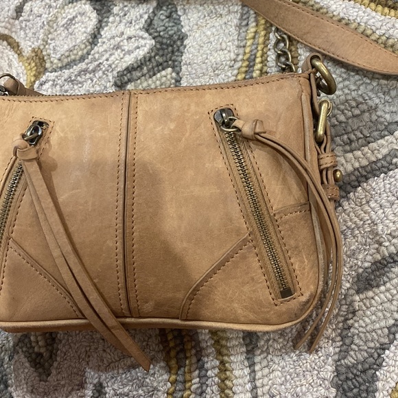 💕 Marc New York tan leather small shoulder bag 💕 - Picture 2 of 13